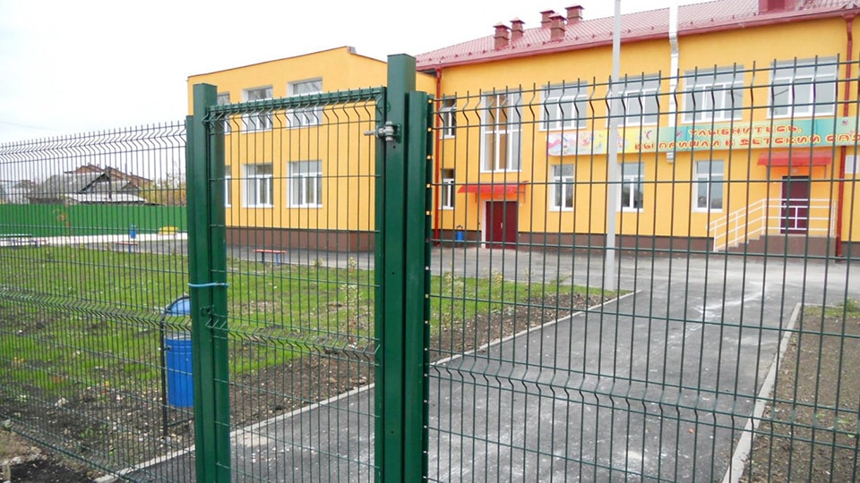 Установка безопасных ограждений для детских площадок в Иваново